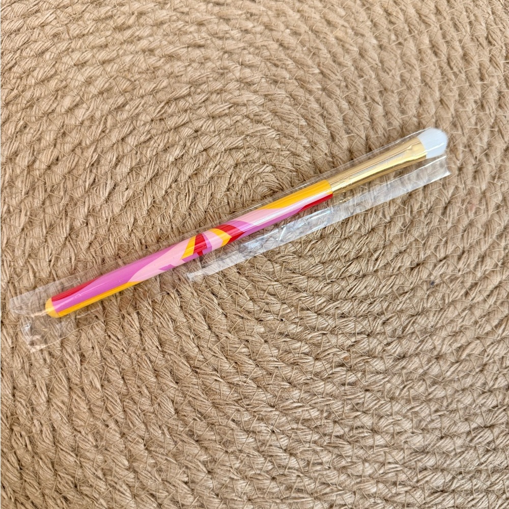 10/$25 • SLMISSGLAM Retro Eyeshadow Brush